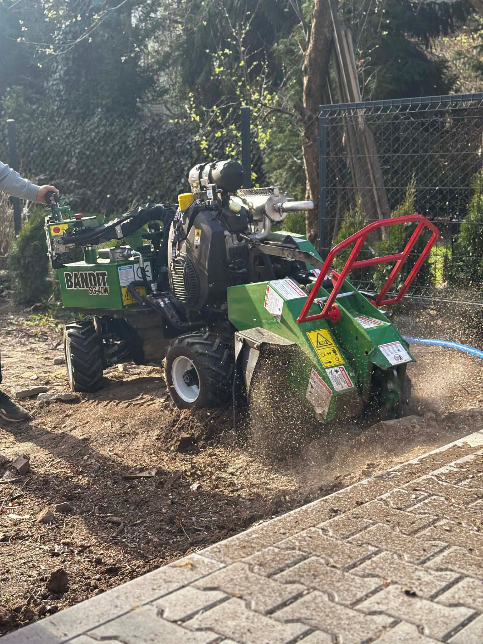 Rozdrabnianie konarów na mulcz